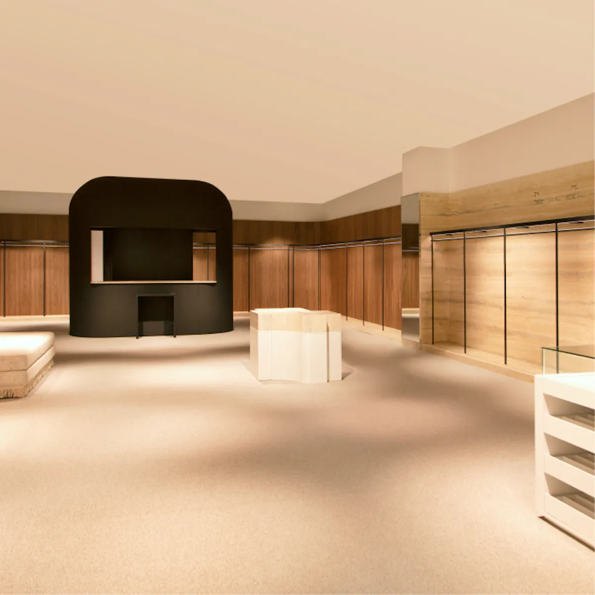 Intérieur d’une boutique Zadig&Voltaire : murs de bois, îlot noir arrondi au fond et présentoir blanc au centre